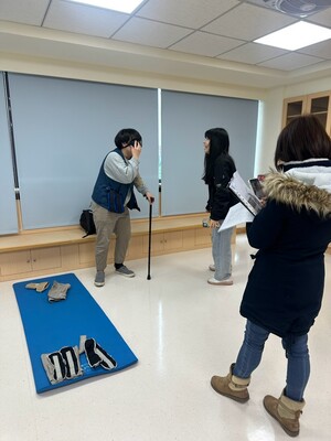 同學體驗老人體驗服圖片