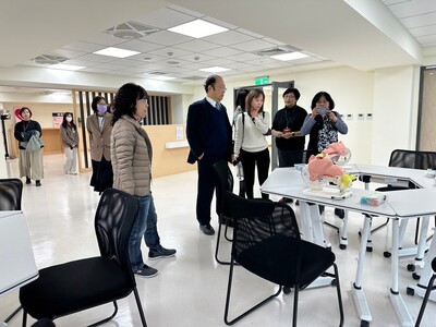 介紹高齡口腔模型圖片