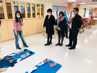 介紹老人體驗服圖片