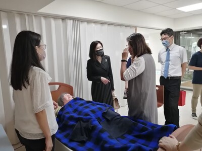 介紹綜合型照護模擬人圖片