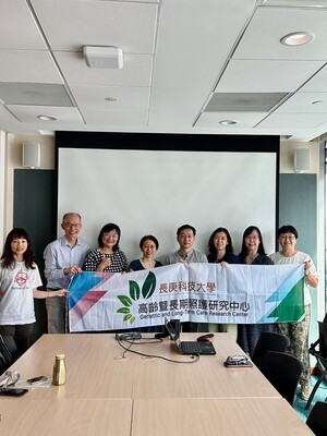 本校師長與新加坡IGA師長合影2圖片