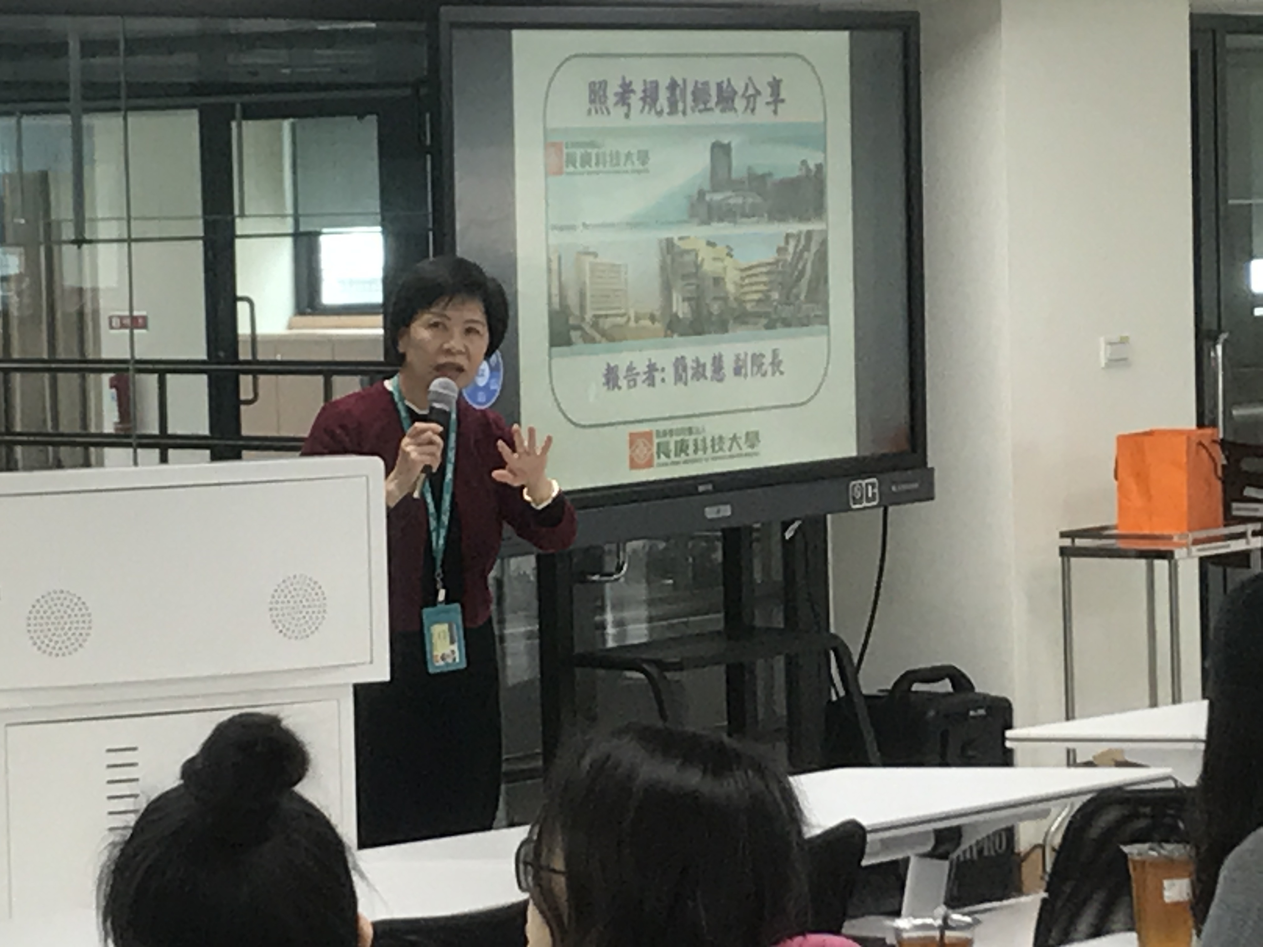 簡副院長引領學生反省四年來接受護理學訓練的收穫與心得