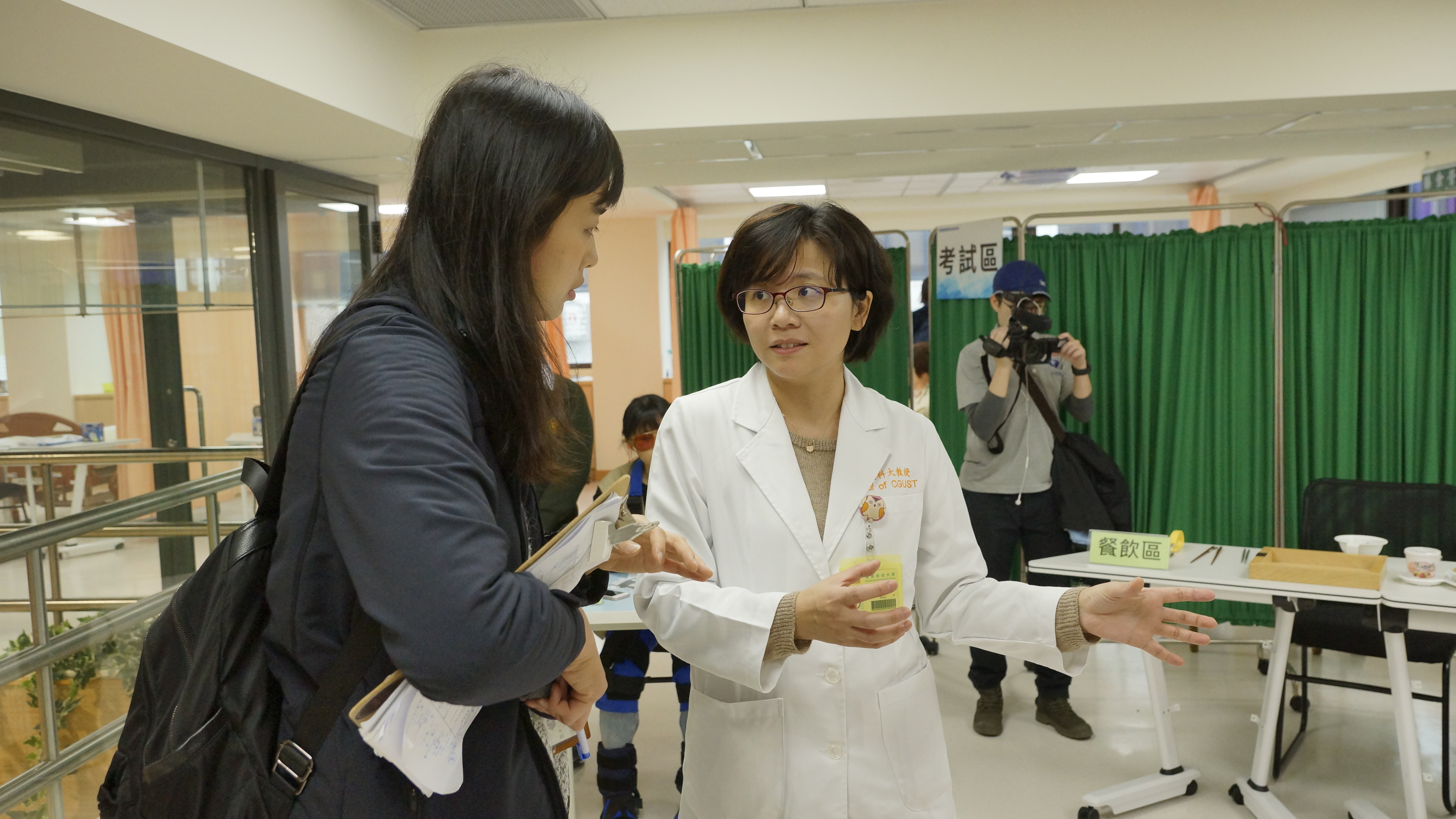 高照系龔本珍老師介紹老人模擬體驗課程