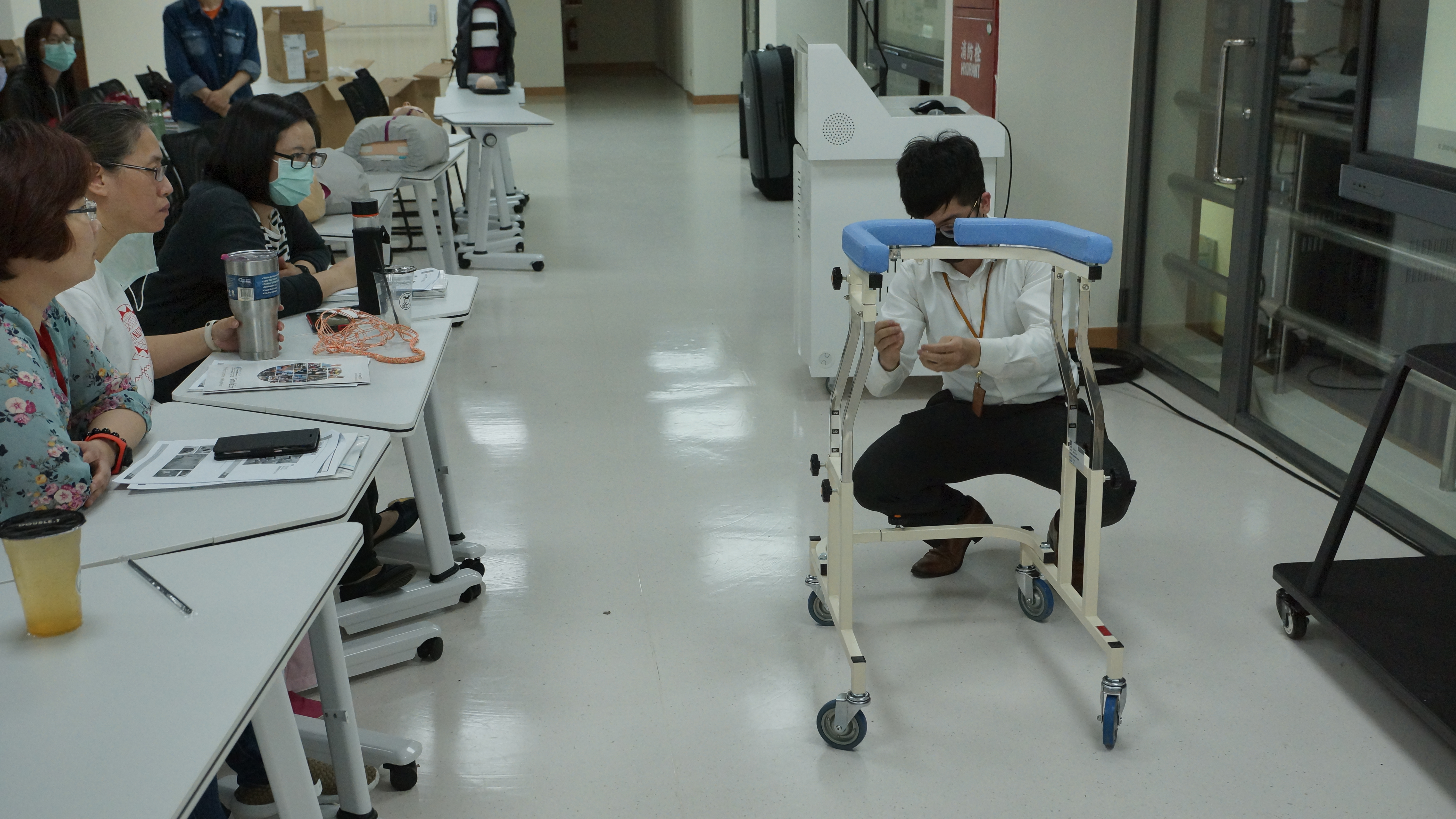 認識行動輔具操作要點方能指導長輩正確使用輔具